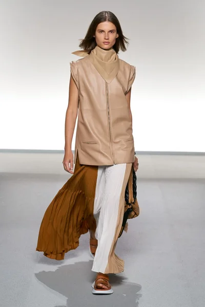 Look 18